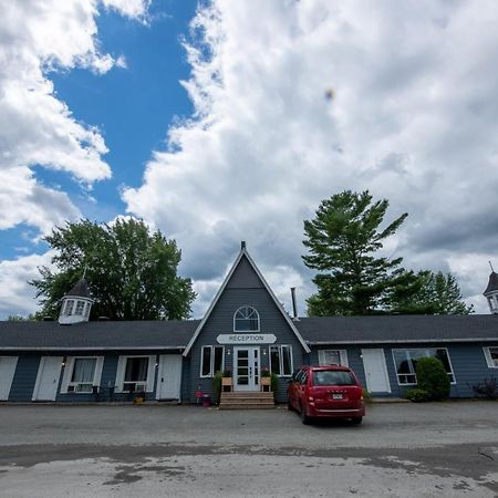Motel Fleur De Lys Magog Exterior foto