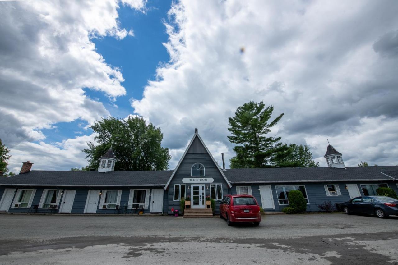 Motel Fleur De Lys Magog Exterior foto
